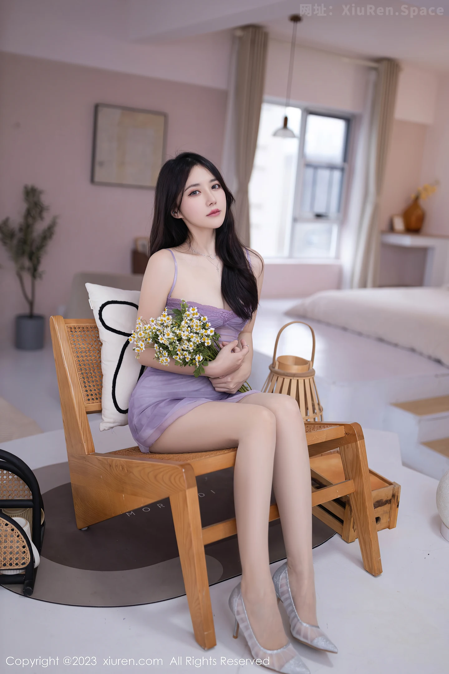 图片[2]-[XiuRen秀人网]VOL.7786 模特鱼子酱Fish性感紫色吊带连衣短裙半脱秀曼妙身姿诱惑写真80P-秀人网官方网站